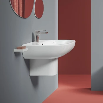 bagno con sanitari sospesi